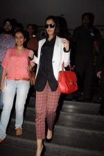 Sonam Kapoor snapped at Infinity Mall in Andheri, Mumbai on 28th Aug 2012 (23).JPG